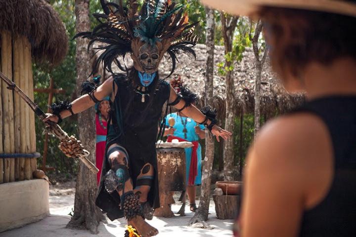 traditional mexican dancer